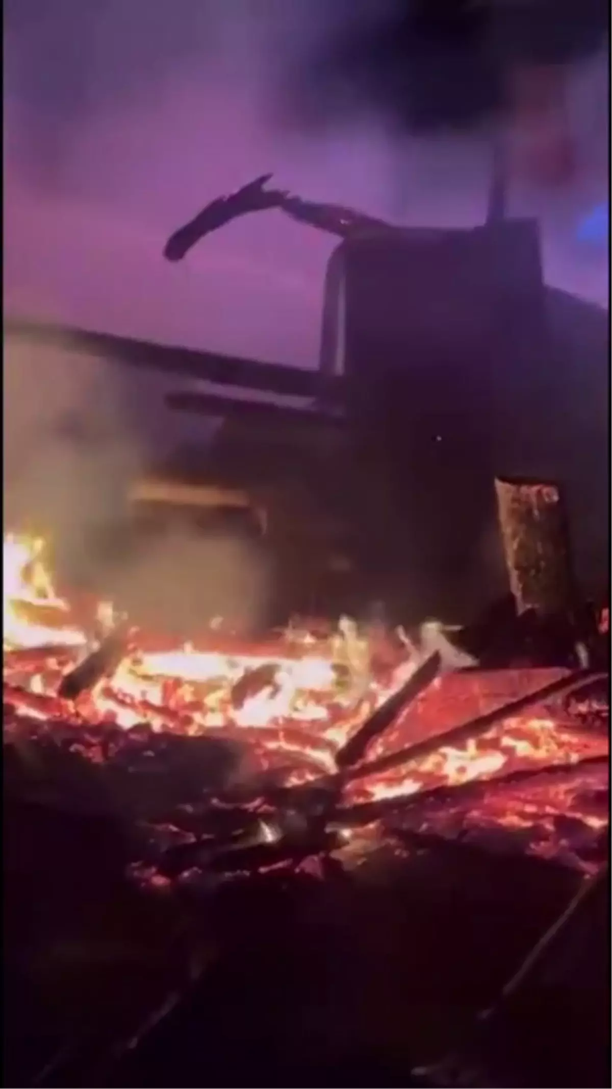 Mudurnu’da Göncek Köyü’nde Yıldırım Nedeniyle Çıkan Yangın Kontrol Altına Alındı