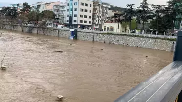 Taşkın sonrası Biga otoparkının su altındaki görünümü