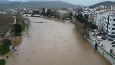 Su altında kalan otopark