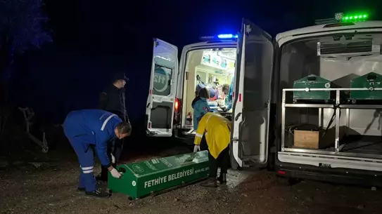 Fethiye kıyısında teknede kurtarma çalışması