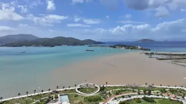 Yağış sonrası Fethiye ve Marmaris kıyılarında denizin renk değişimi
