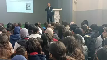 Seminer sırasında sunum ve katılımcılar