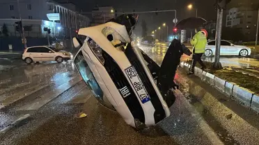 Serik'te Şiddetli Yağış Aracını Kontrolden Çıkardı, Sürücü Sağ Kurtuldu