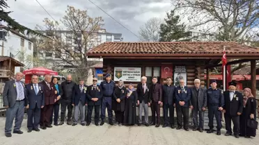 Jandarma Komutanı Ahmet Çetin ve dernek üyeleri bir arada