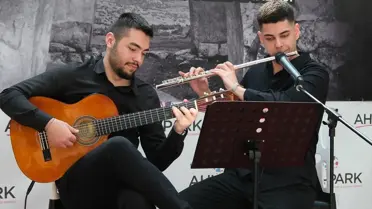 Sergide gösterilen ana fotoğraf, Hattuşa kazı sahasından bir anı