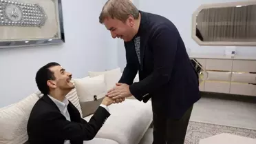 Erzincan Valisi'nden Görme Engelli Kadir Macit'e Braille Kur'an Hediyesi