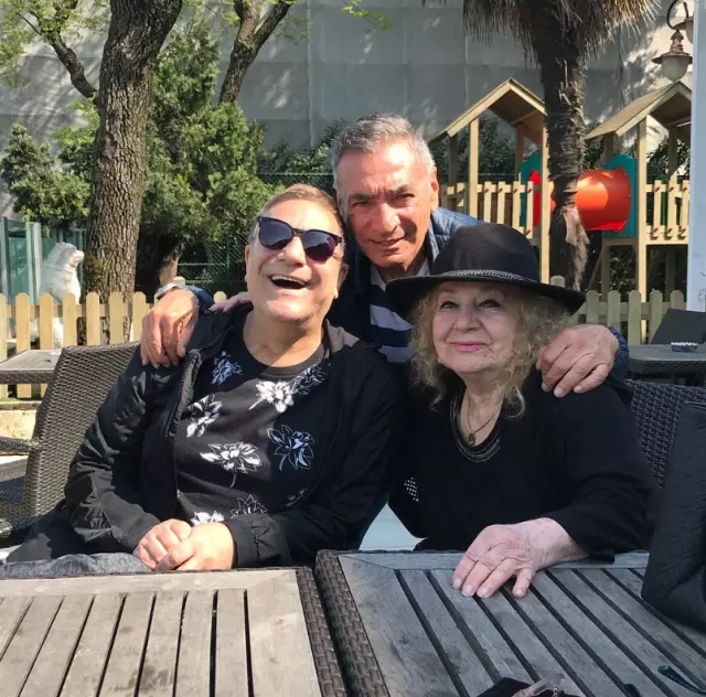 Mehmet Ali Erbil ve annesi