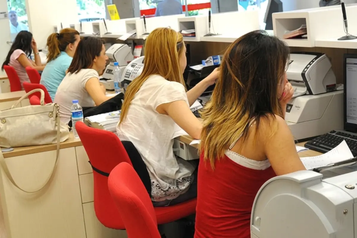 Meclis, Doğum İzni Süresini 24 Haftaya Çıkarıyor ve Sosyal Medyada 15 Yaş Sınırını Onaylıyor