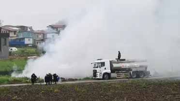 Kaçak yapıların yıkım sürecinden bir an