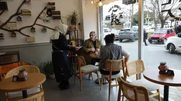 Butik içinde sergilenen sürdürülebilir moda ürünleri