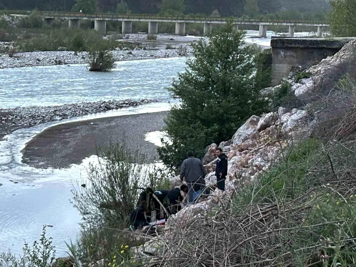 Antalya’nın Serik İlçesinde Manzara Keyfi Sona Erdi: 15 Metrelik Düşüşte Yaralananlar