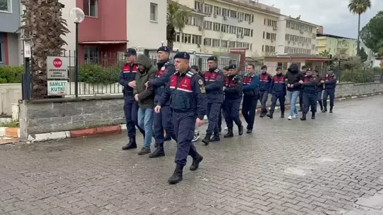 Operasyonda yakalanan şüpheliler