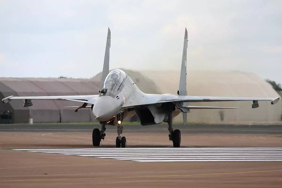 Kırım’da Eğitim Uçuşu Yapan Su-30 Savaş Uçağı Düşüşünü Bildirdi