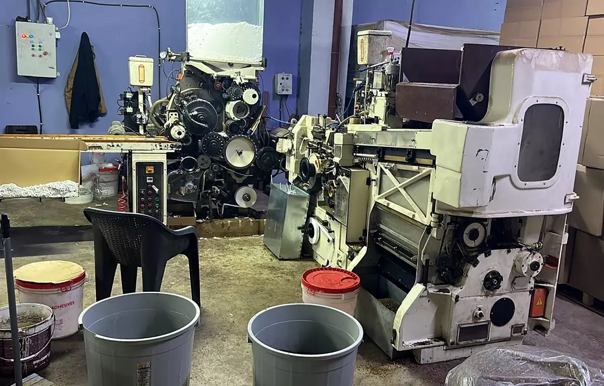 Adana’da Kaçak Sigara Üretim Tesisi Baskını: 15 Şahıs Gözaltında