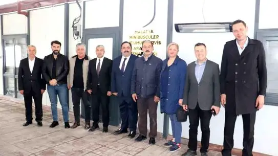 CHP Malatya İl Başkanı Yıldız esnafa destek verirken