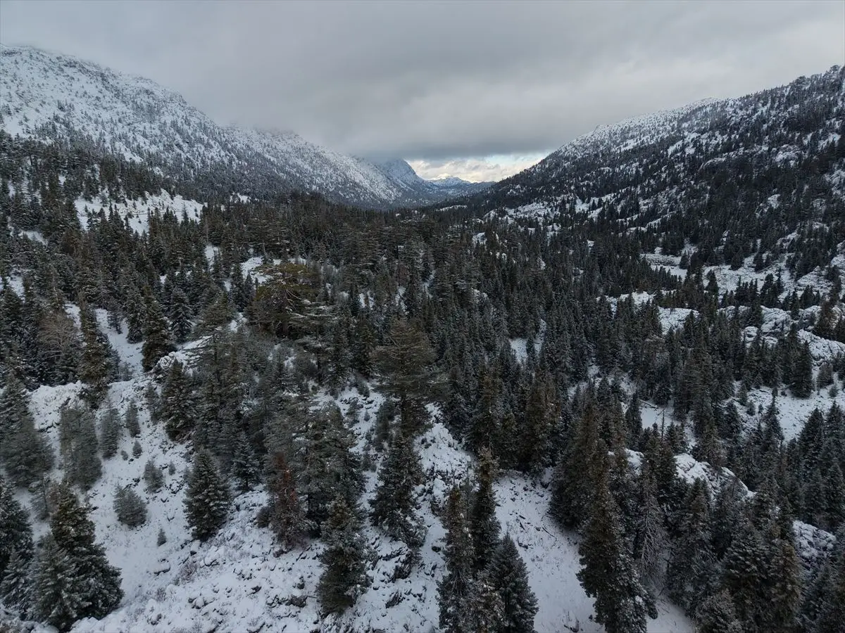 Antalya’da Kar Yağışı Akseki‑Seydişehir Yolunu Kilitledi, Sürücüler Uyarıldı