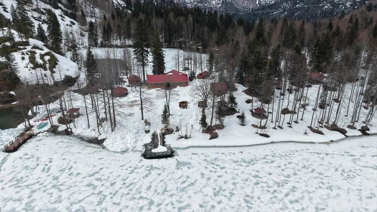 Kar Yağışının Ardından Borçka Karagöl Tabiat Parkı Yeniden Ziyaretçilere Açıldı