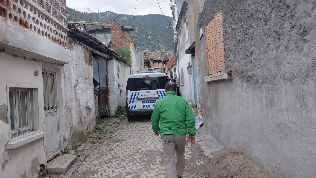 Kırkağaç’ta Aile İçi Bıçaklı Kavga: Kadın Ağır Yaralı Olarak Hastaneye Sevk Edildi