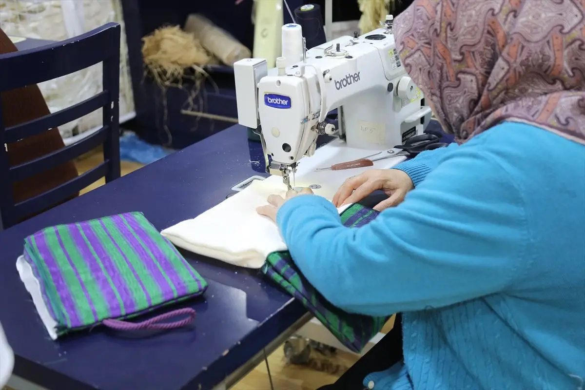 Gaziantep’te Kutnu Kumaşı Dokumacılığı Atölyesiyle Geleneksel Doku Yeniden Canlanıyor