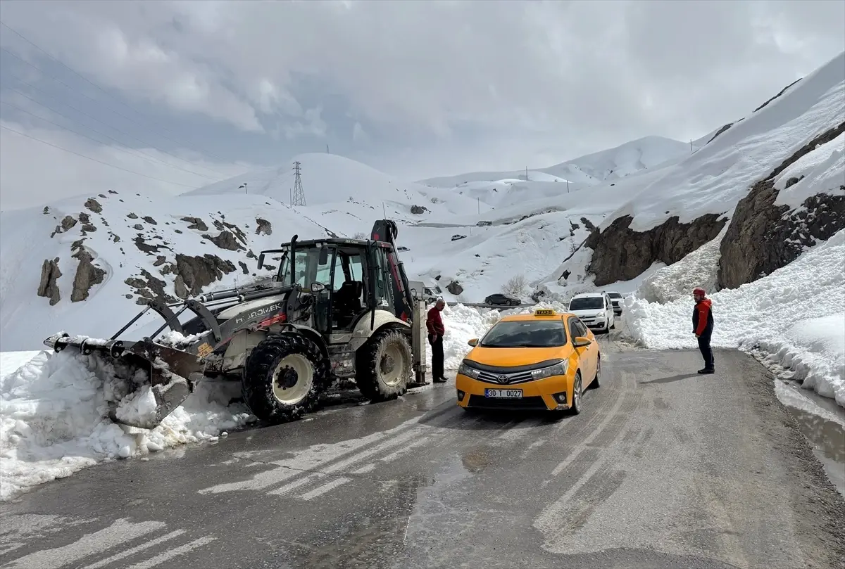 Hakkari'deki Çığ Temizliği Başarıyla Tamamlandı