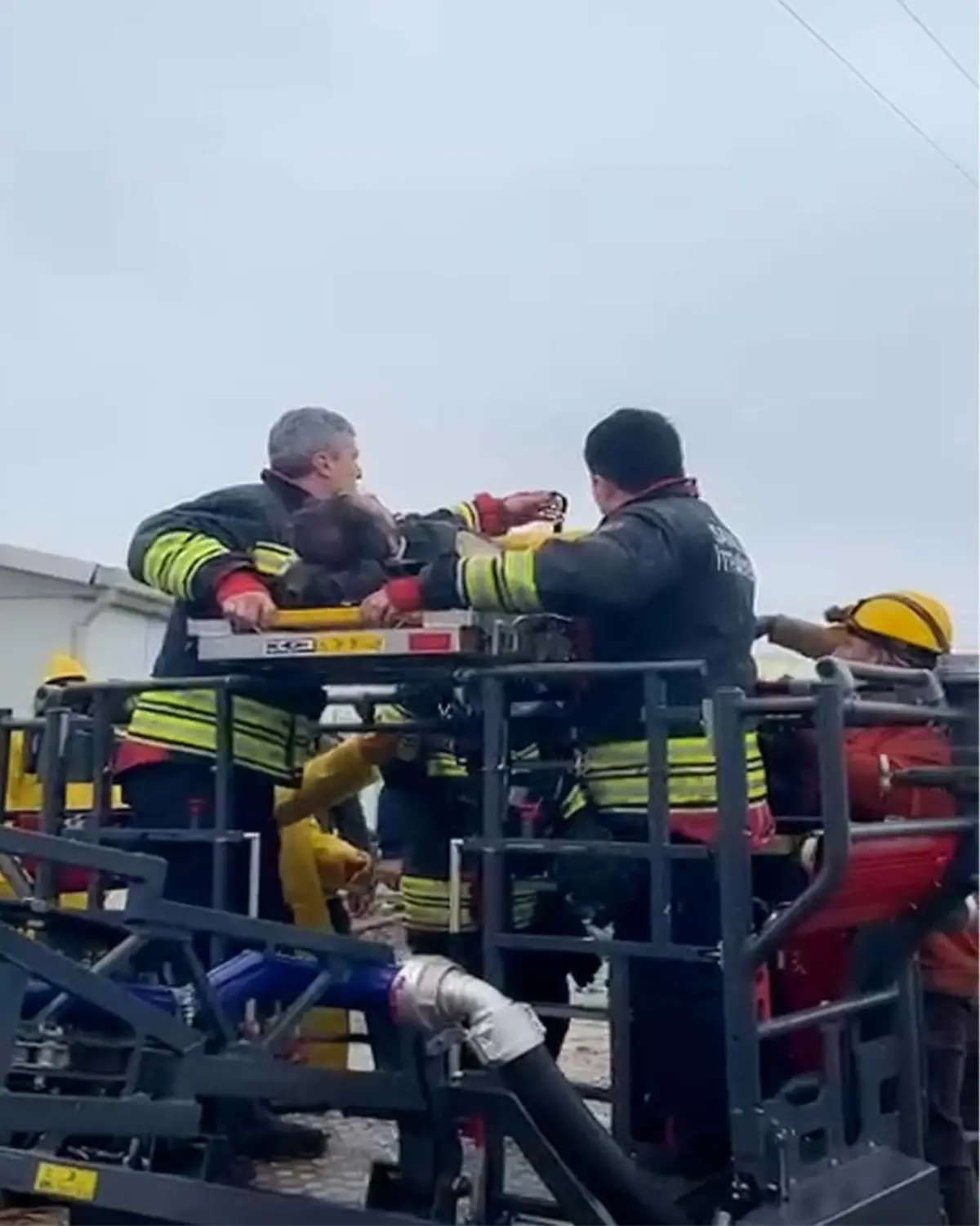 Bafra’da İnşaat Çalışanı 8. Kattan Düşerek Yaralandı: Kurtarma Ekipleri Olay Yerinde