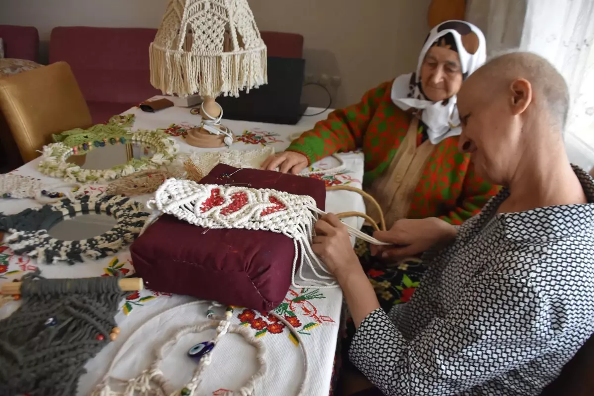 Serebral Palsi ve Kanserle Mücadele Eden Nevim'in 'Hayallerim' Şiir Kitabı Okurlarıyla