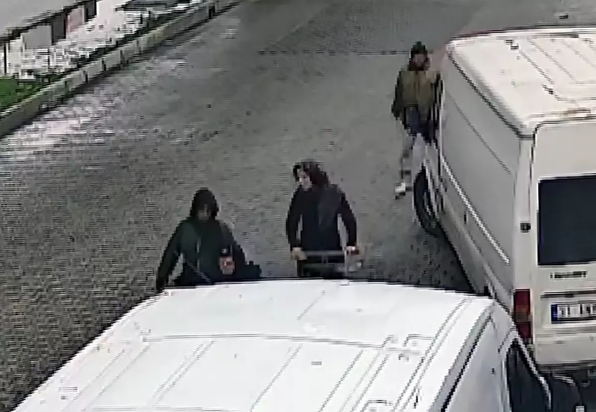 Adana’da Pastane Saldırısı: Üç Cep Telefonu Çalındı