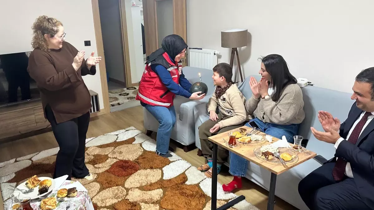 Otizmli Egecan'ın Doğum Günü Karpuzla Renklendi