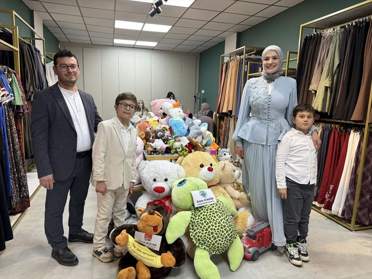 Rize’de Açılışta Çiçek Yerine Oyuncaklar: Sevgi Evlerine Destek