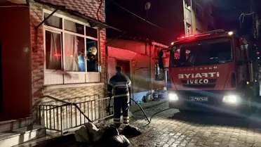 Edirne'de itfaiye ekiplerinin yangını söndürmesi