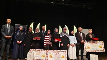 Yarışma sırasında genç katılımcıların fotoğrafı