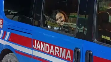 Mahkeme heyetiyle yüzleşen Esra Işık