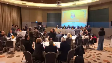 Adana Karnavalı'nda renkli stantlar