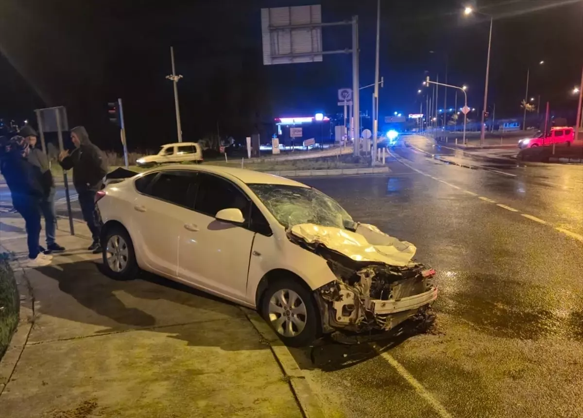 İpsala’da Tır ve Otomobil Çarpışması: Sürücü Hafif Yaralı