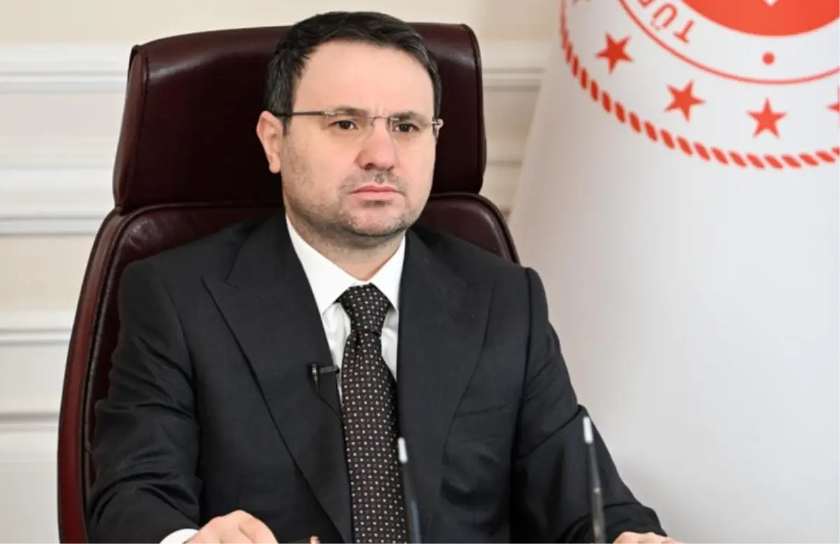 Yoğun Sis Sebebiyle Bakan Gürlek'in Uçağı Batman Havalimanı’na İndirildi