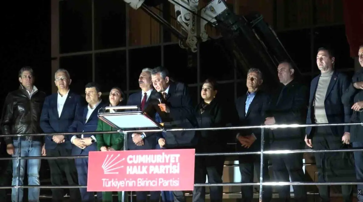 CHP Lideri Özgür Özel, Mustafa Bozbey'in Tutuksuz Yargılanması ve Halkın Karar Yetkisini Vurguladı