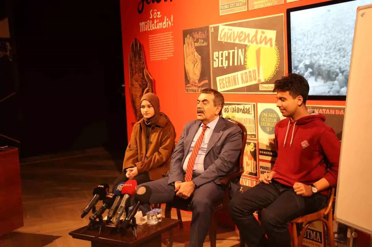 Bakan Tekin, Aydın’da Gençlere Demokrasi ve İnsan Hakları Dersi Verdi