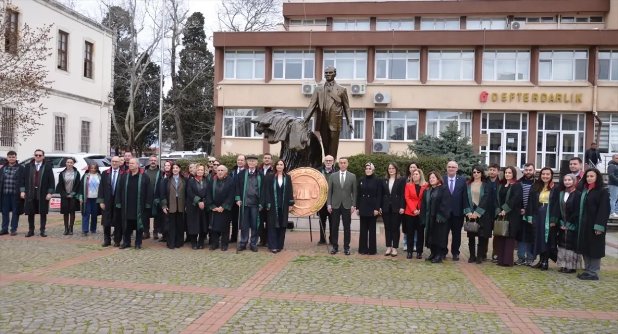 Sinop’ta Avukatlar Günü Coşkusu: Çelenk Sunumu ve Meslek Gururu