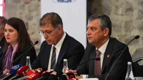 Özgür Özel'in konuşması sırasında çekilen fotoğraf