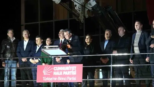 Mitingde Özel'in konuşması