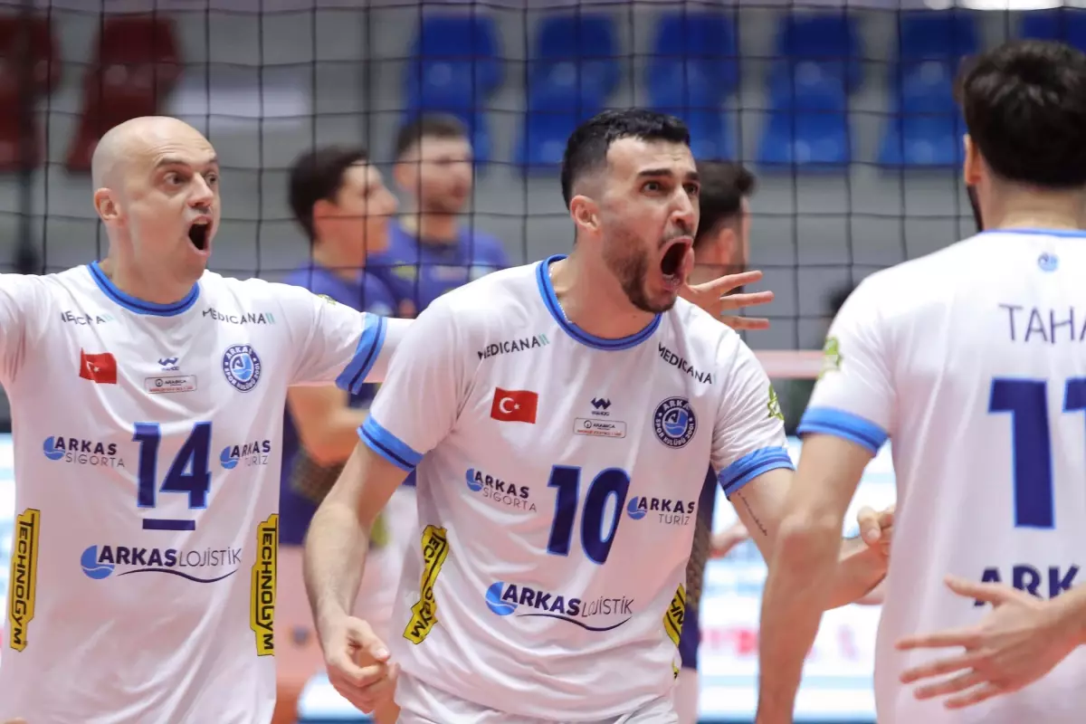 Arkas Spor, Kocaeli'yi 3-1 Yendi; Rövanş Maçı Yarın Saat 13:00'te