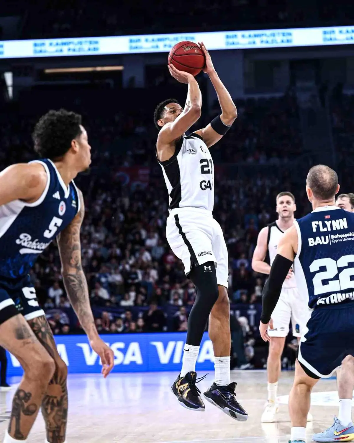 Beşiktaş GAİN, Eurocup Yarı Finalinde Bahçeşehir Koleji'ni 82-72 Yendi ve Finale Yükseldi