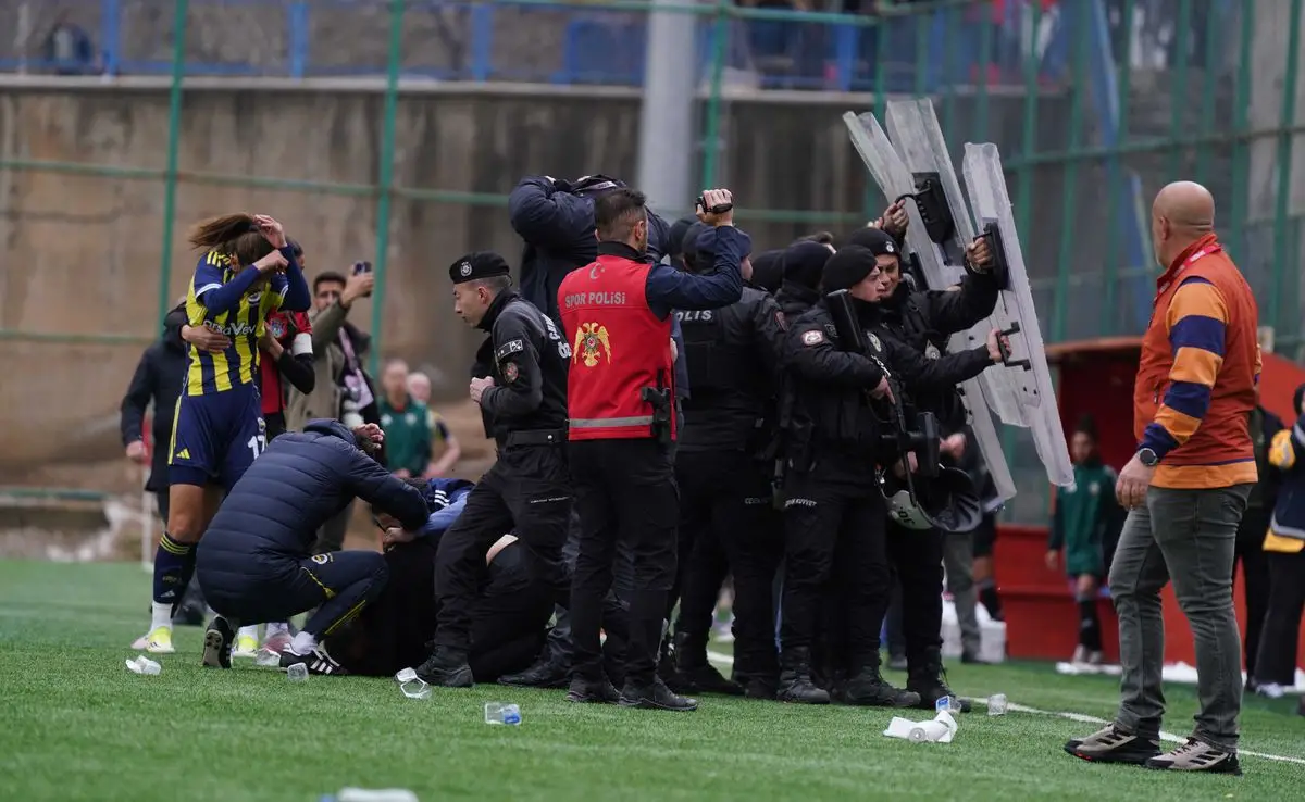 Fenerbahçe, Yüksekova Spor Maçındaki Şiddete Karşı Sert Açıklama Yaptı