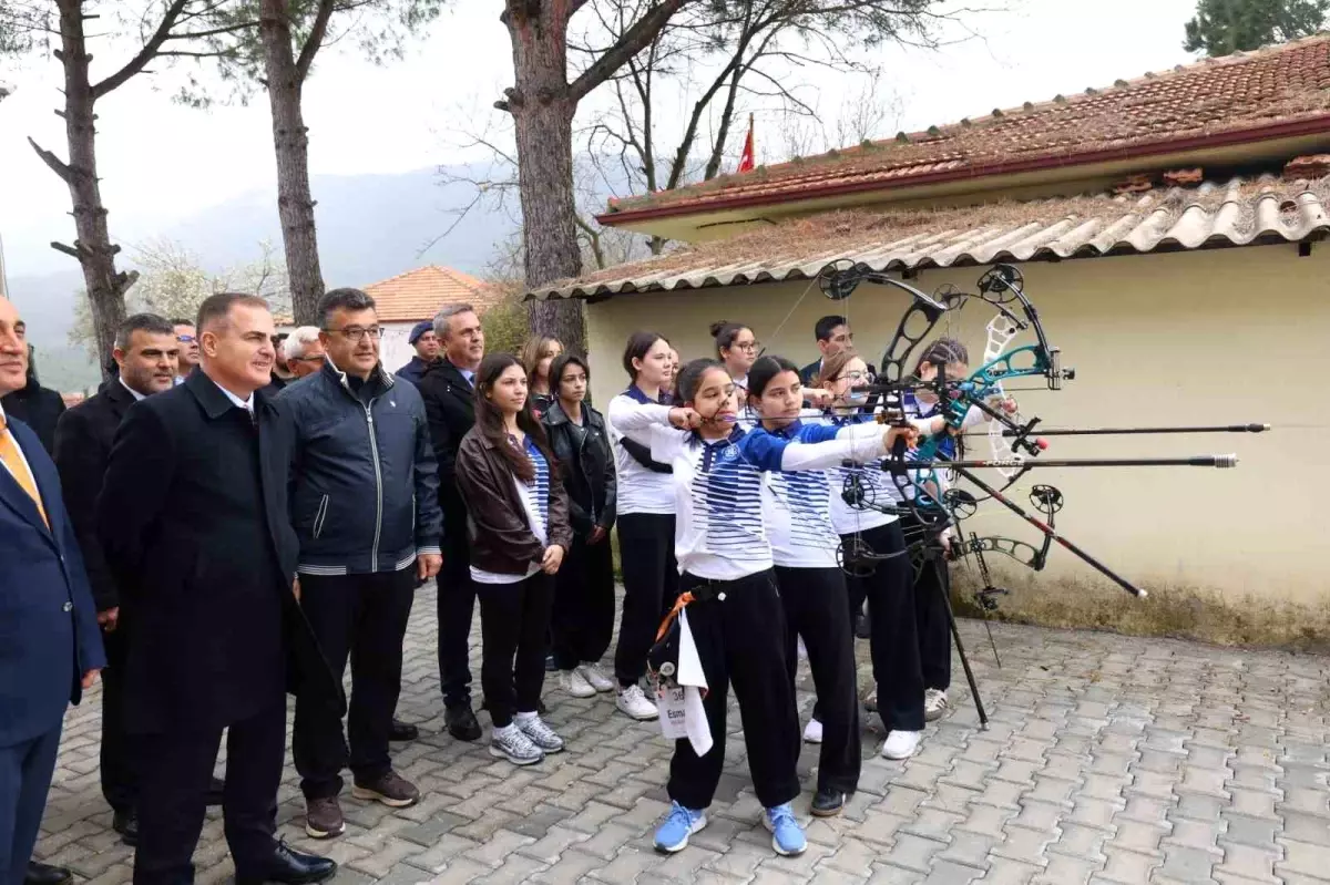 Muğla Valisi Akbıyık, Yatağan Aile Sağlığı Merkezi'nde Okçuluk Çalışmalarını İnceledi