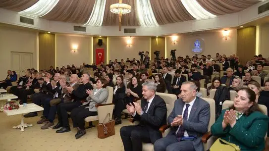 Panelde yapay zeka uygulamalarının gösterimi