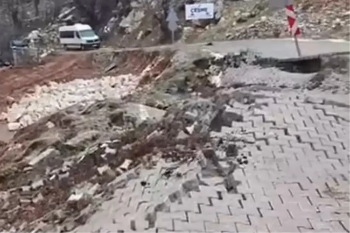 Nemrut Dağı'na Giden Yol Heyelanla Kapanıyor: Ulaşımda Kriz ve Müdahale Çalışmaları Başladı