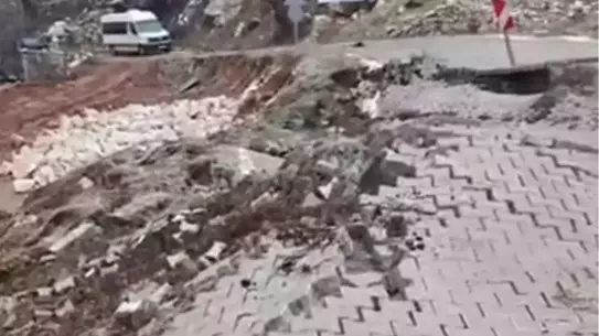 Nemrut Dağı yolunda yapılan temizlik çalışması