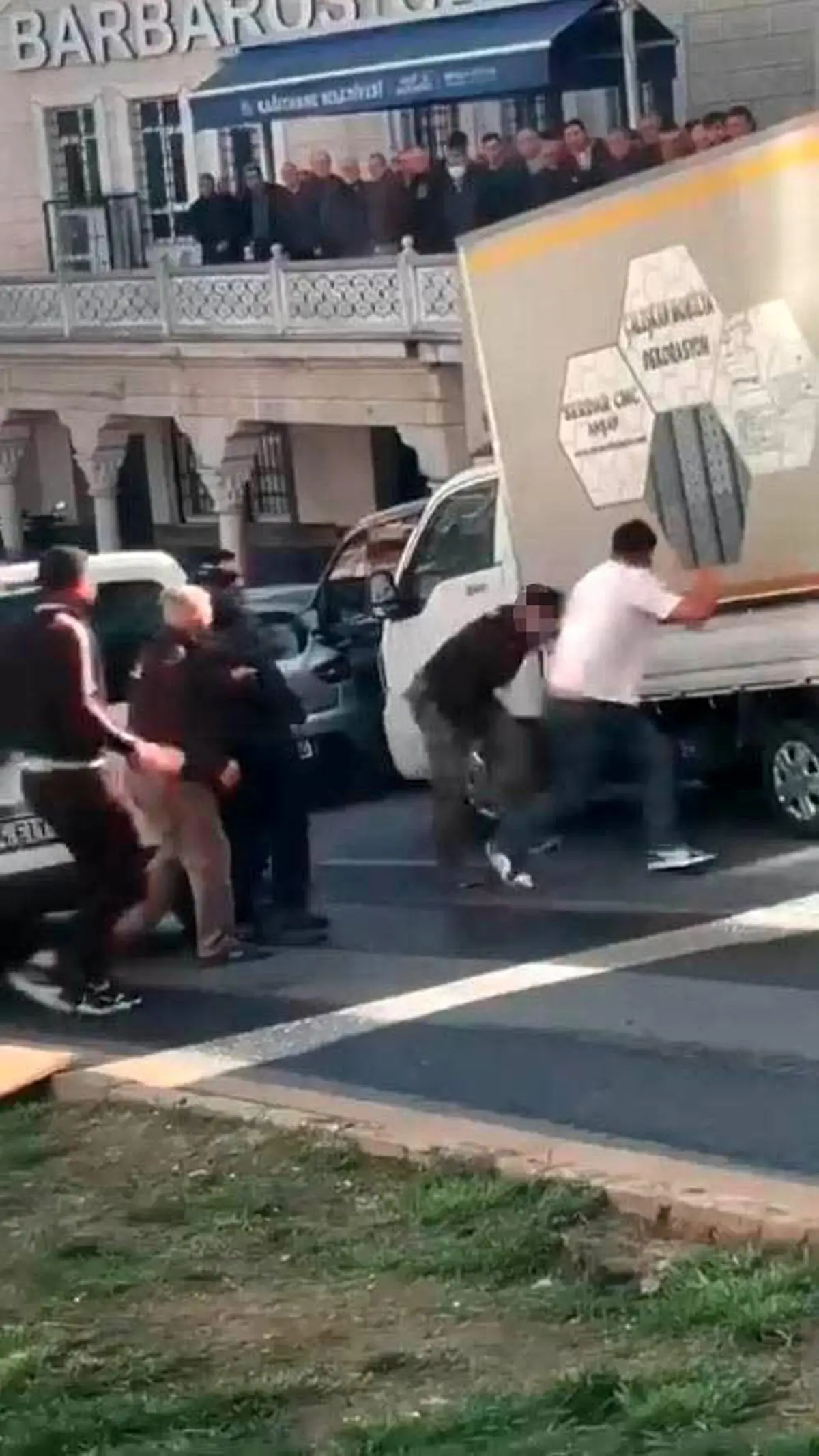 Kağıthane'de Trafik Tartışması Şiddete Dönüştü