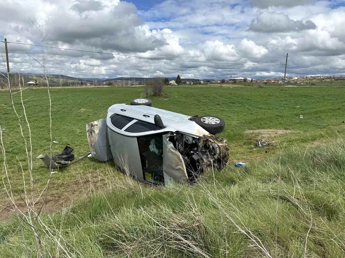 Uşak'ta Araç Devrildi: Aynı Aileden Dört Kişi Hafif Yaralı