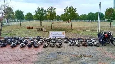 Jandarma ekipleri motosikletleri incelemede